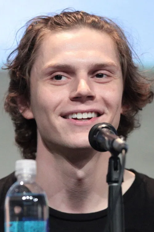 Evan Peters photo