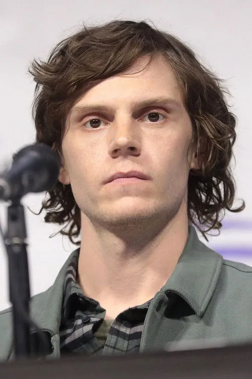 Evan Peters photo