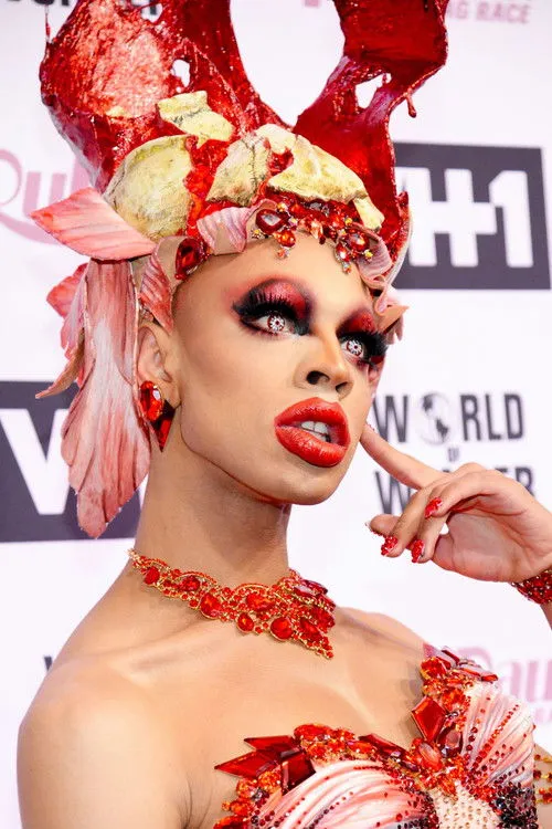 Yvie Oddly photo