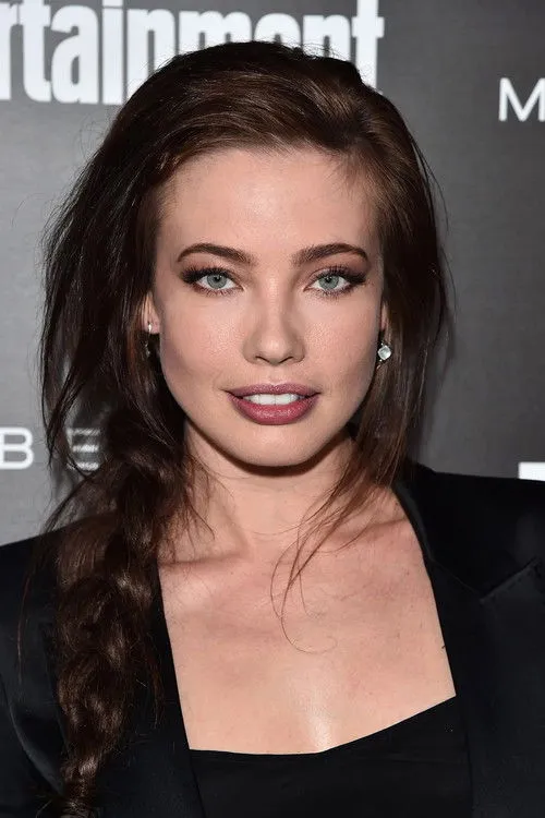 Stephanie Corneliussen photo