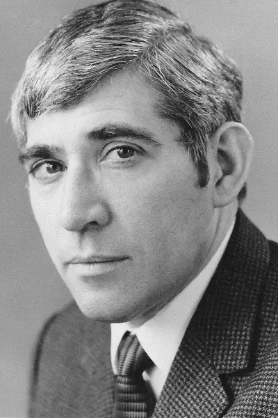 Frank Finlay photo