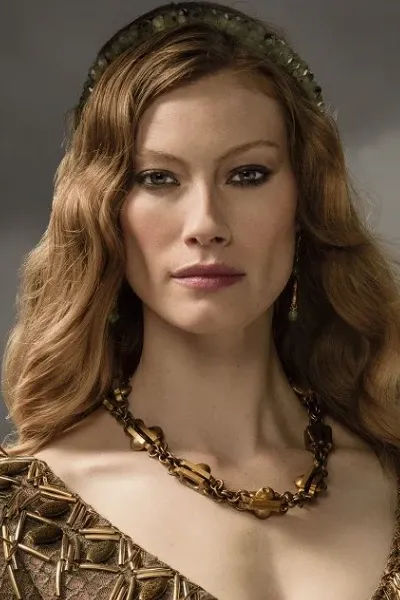 Alyssa Sutherland photo