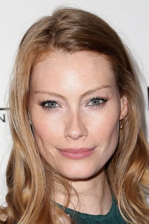 Alyssa Sutherland photo