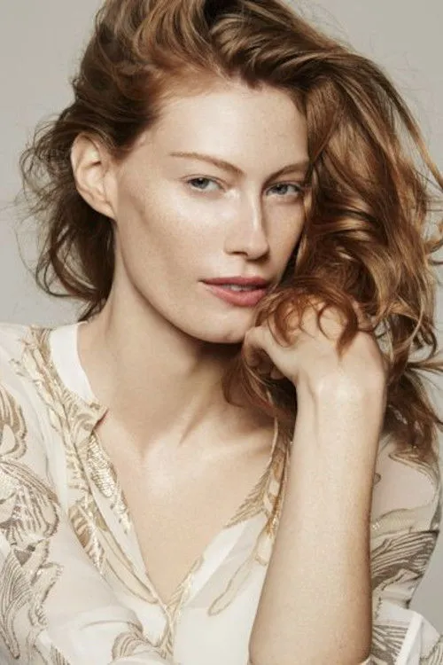 Alyssa Sutherland photo