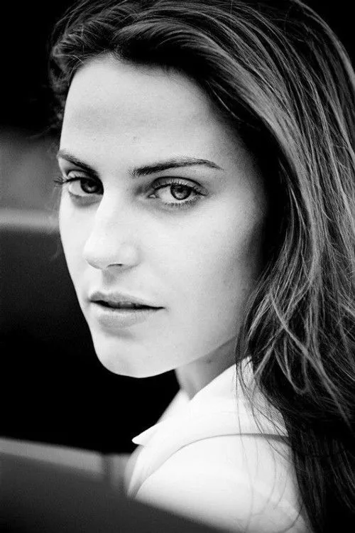 Antje Traue photo