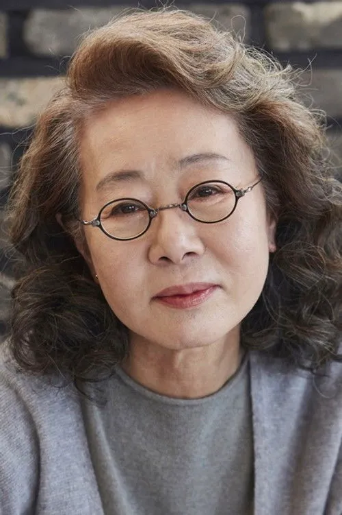Youn Yuh-jung photo