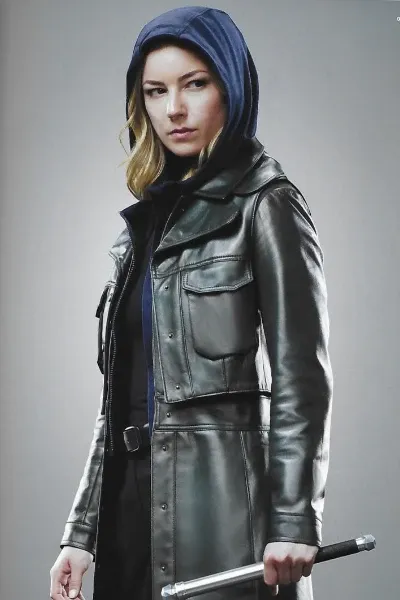 Emily VanCamp photo