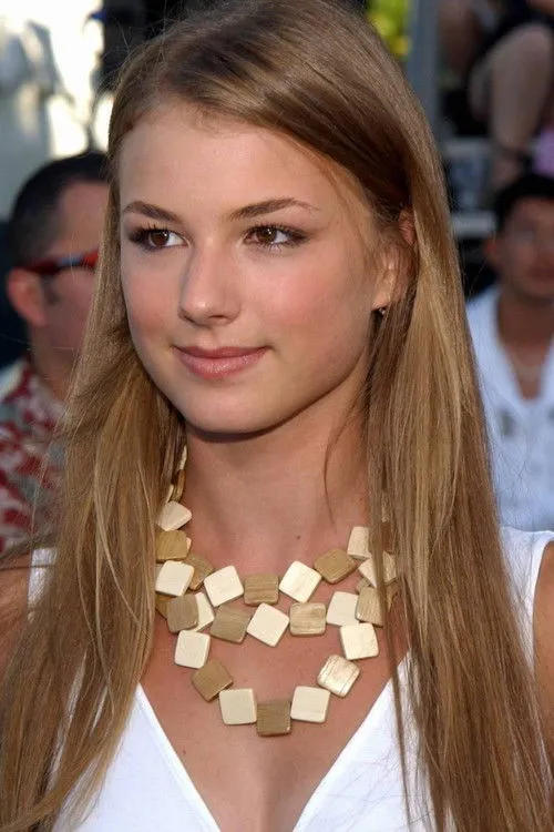 Emily VanCamp photo