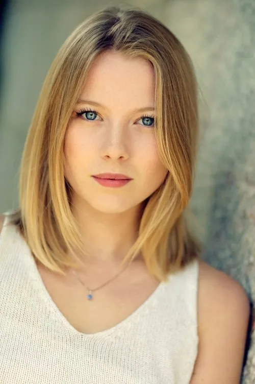 Charlotte Beaumont photo