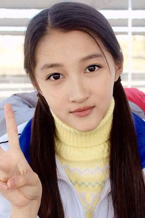 Guan Xiaotong photo