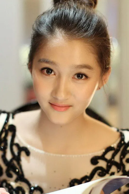 Guan Xiaotong photo