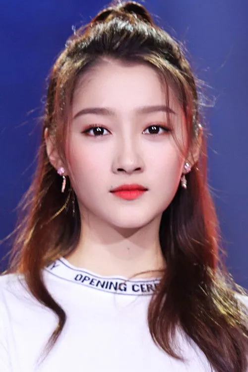 Guan Xiaotong photo