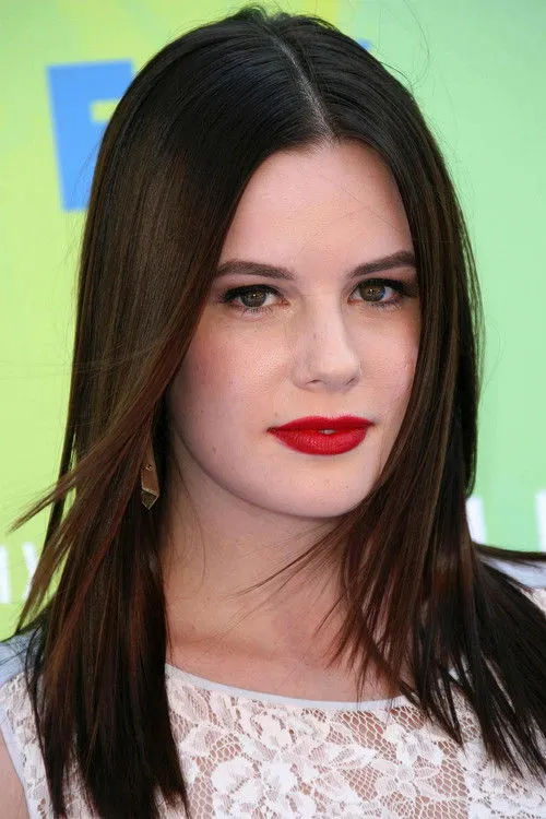 Chelsea Hobbs photo