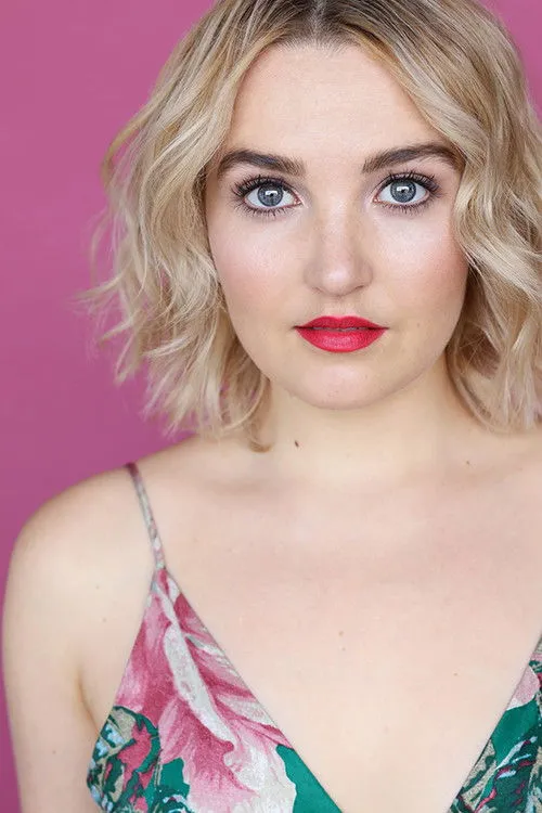 Chloe Fineman photo