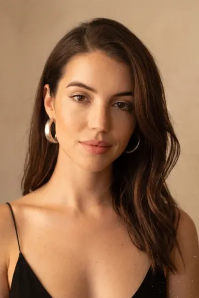 Adelaide Kane photo