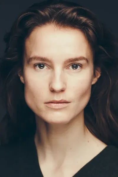 Amanda Collin photo