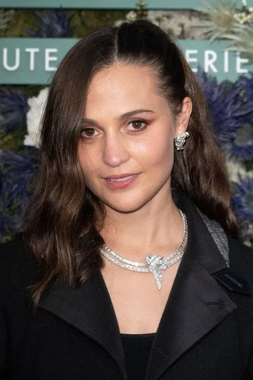 Alicia Vikander photo