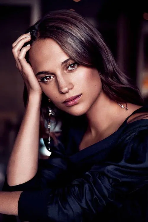Alicia Vikander photo