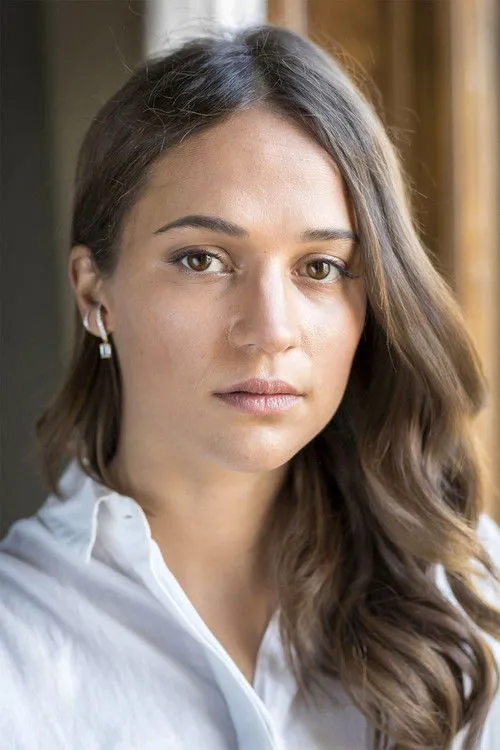 Alicia Vikander photo