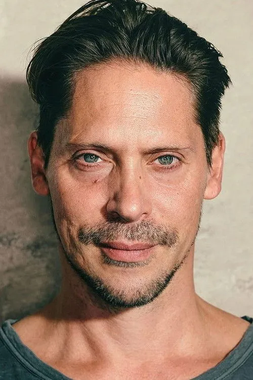 Neil Newbon photo