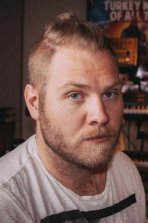 Dominic Lewis photo