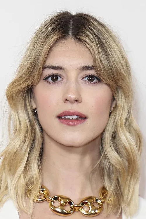 Daisy Edgar-Jones photo