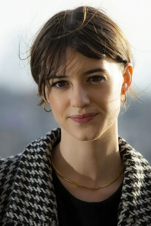 Daisy Edgar-Jones photo