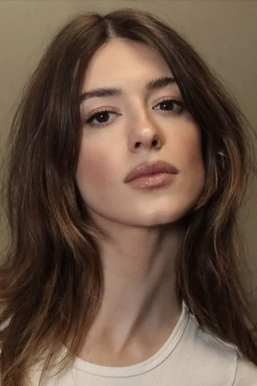 Daisy Edgar-Jones photo