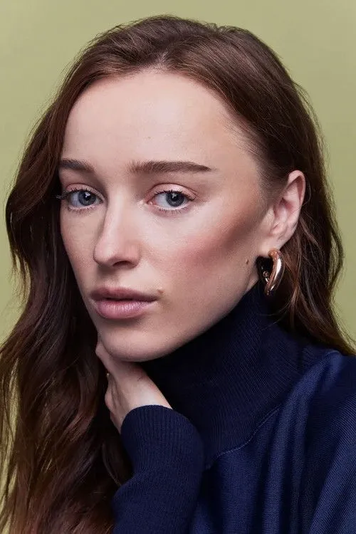 Phoebe Dynevor photo