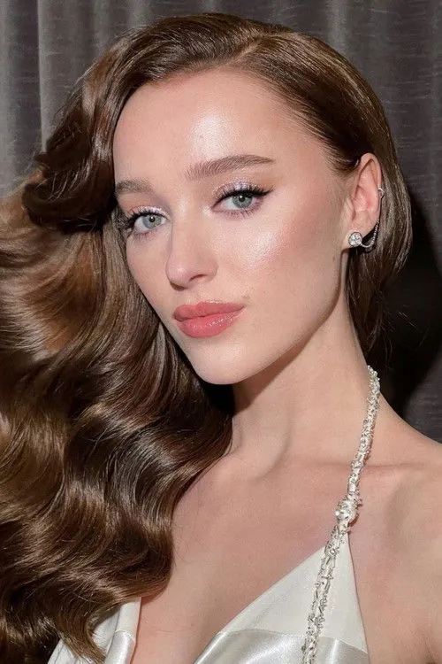 Phoebe Dynevor photo