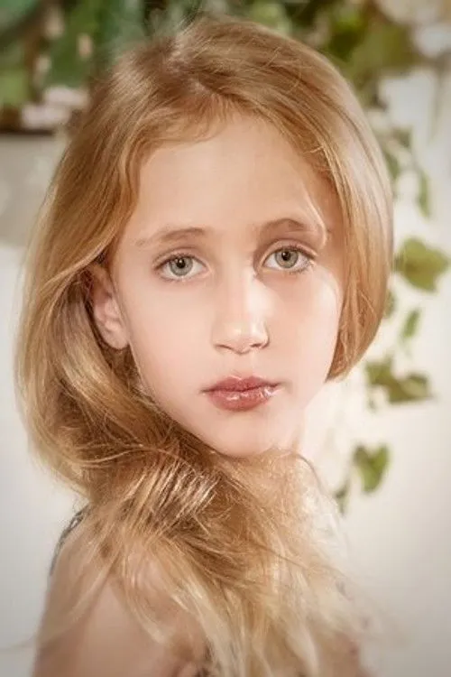 Ava Kolker photo