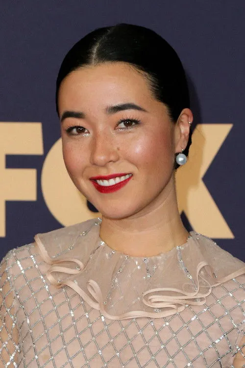 Maya Erskine photo