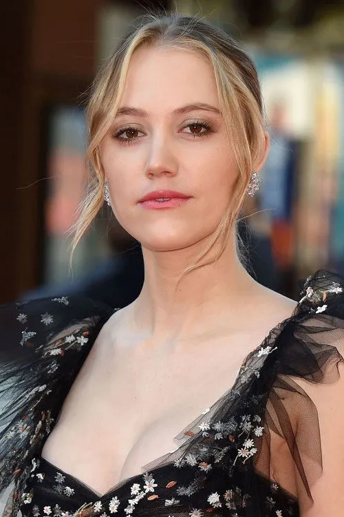 Maika Monroe photo