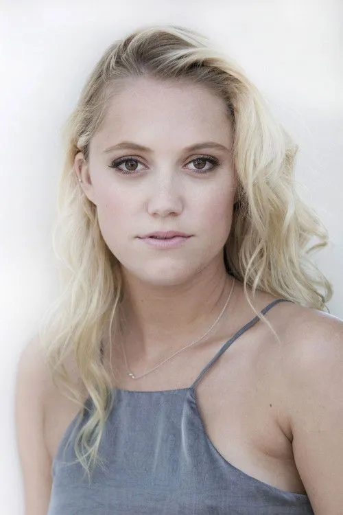 Maika Monroe photo