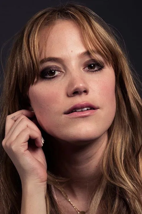Maika Monroe photo