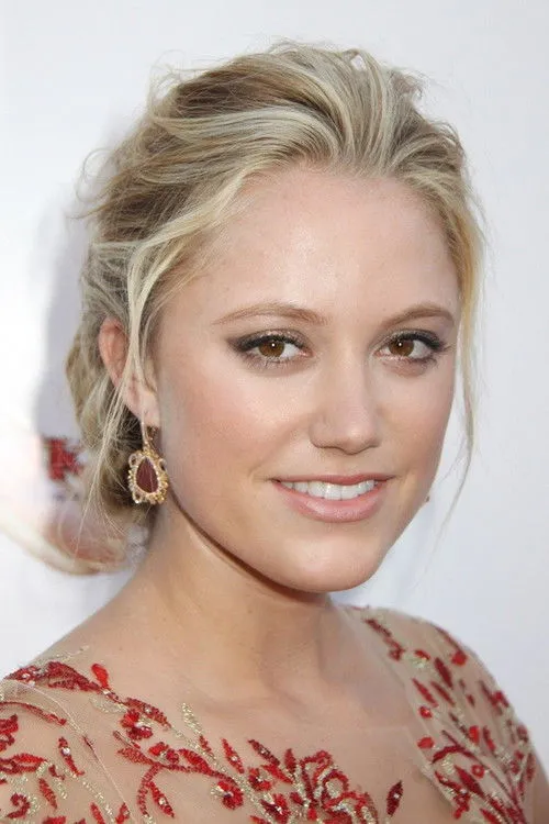 Maika Monroe photo