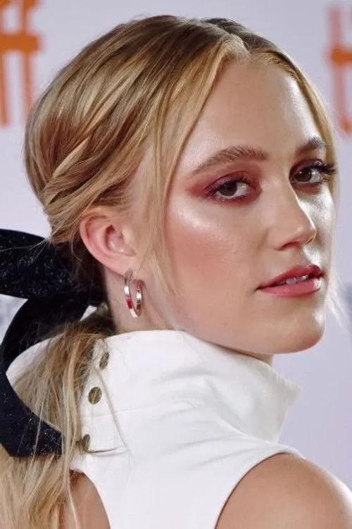 Maika Monroe photo