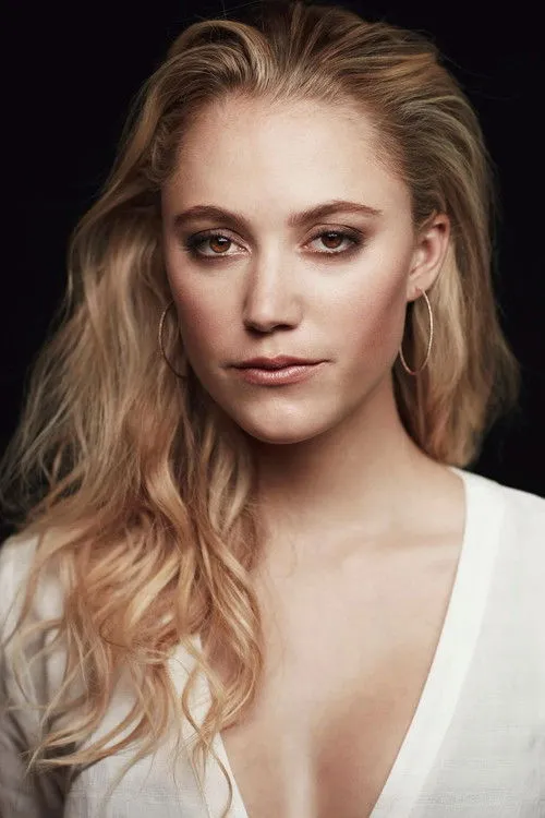 Maika Monroe photo