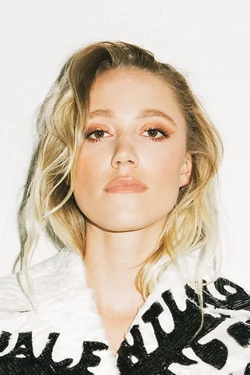 Maika Monroe photo