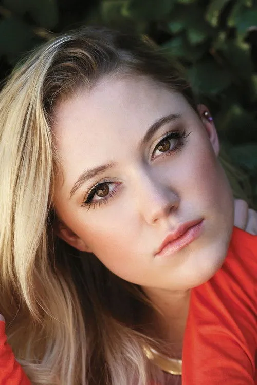 Maika Monroe photo