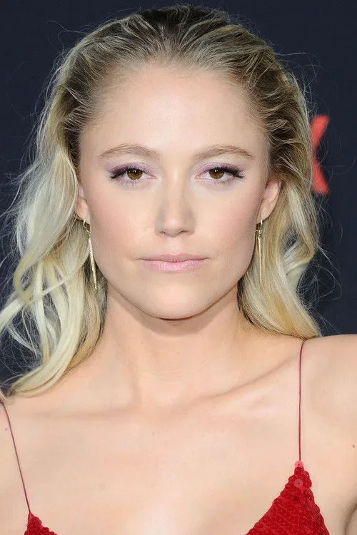 Maika Monroe photo