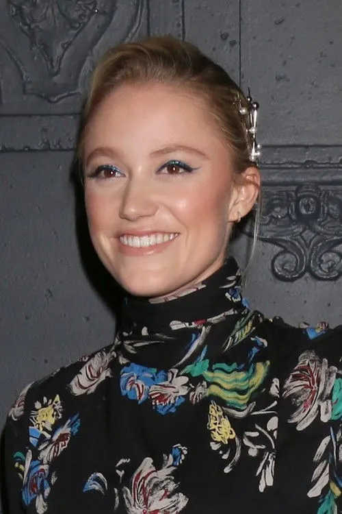 Maika Monroe photo