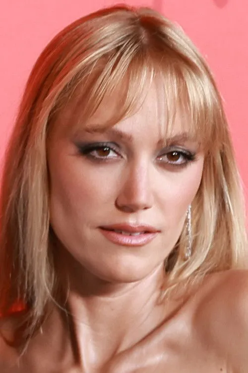 Maika Monroe photo