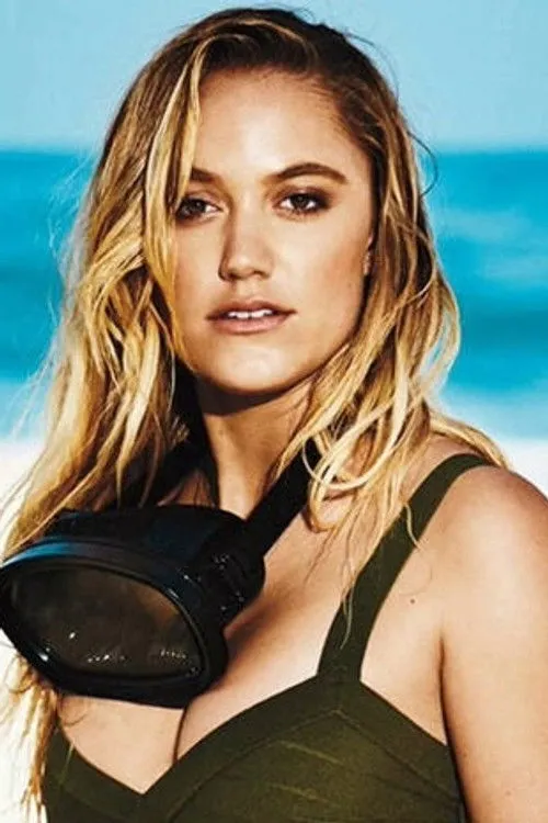 Maika Monroe photo