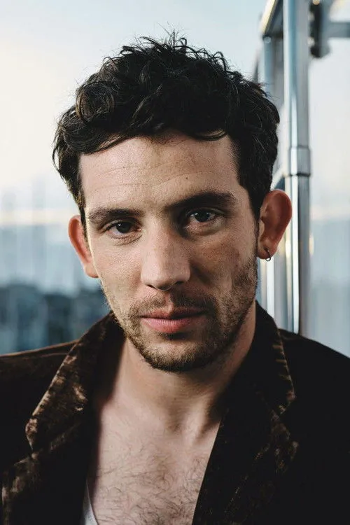 Josh O'Connor photo