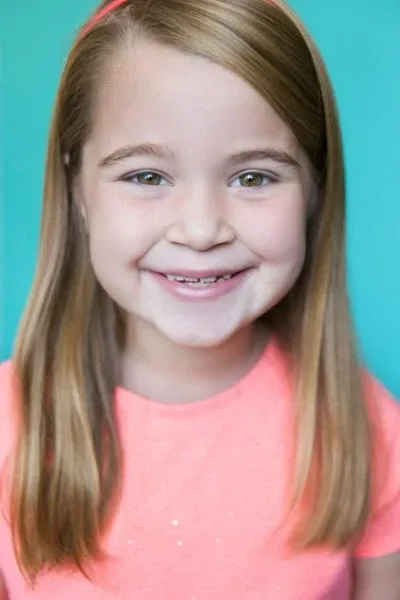 Lucy Lowe photo
