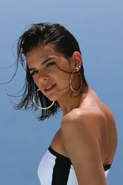 Bruna Marquezine photo