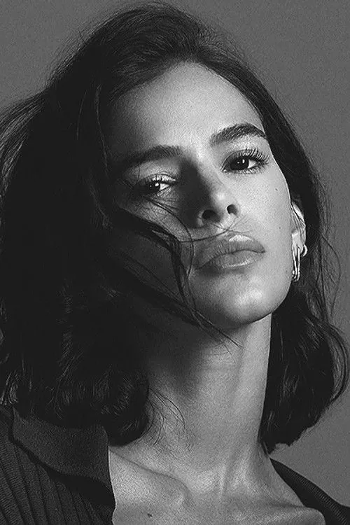 Bruna Marquezine photo