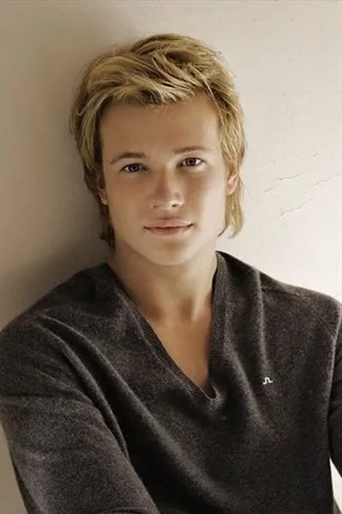 Ed Speleers photo