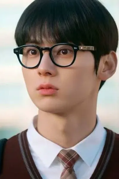 Hwang Min-hyun photo